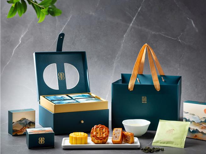捌伍添第「月映山河」月饼礼盒，共有经典奶皇流沙、莲蓉碎蛋、与日本甘酒酿桂圆三种口味。（捌伍添第提供）