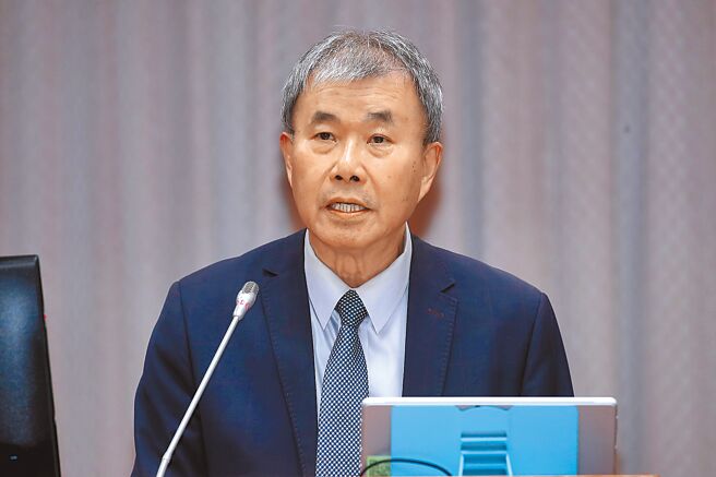 台電擬不再提供學校電費優惠，教育部長鄭英耀26日在立法院表示，114年起透過編列年度預算補足公立學校電費差額，而私立學校則再進行討論。（黃世麒攝）