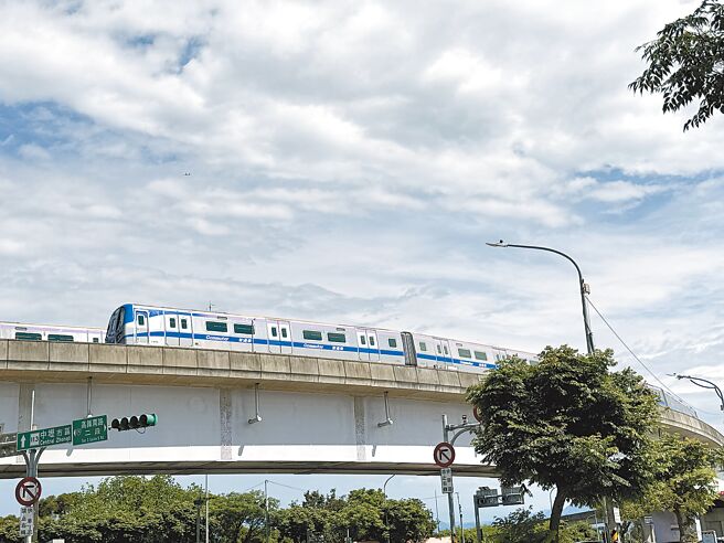 TPASS上線後，桃園機場捷運整體運量呈現成長的趨勢，平均日運量較上線前成長2萬1526人次，漲幅為26％。（蔡依珍攝）