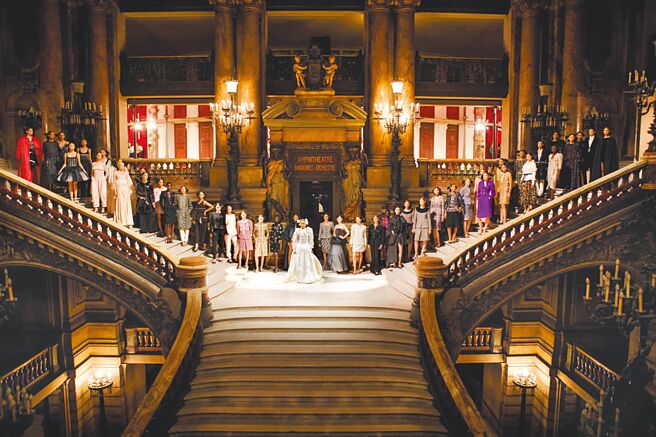 此次CHANEL秋冬高訂大秀，是由品牌服飾名品創意工作室完成。（CHANEL提供）