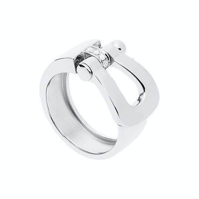 FRED「Force 10」系列白金鑲鑽戒指，14萬1000元。（FRED提供）