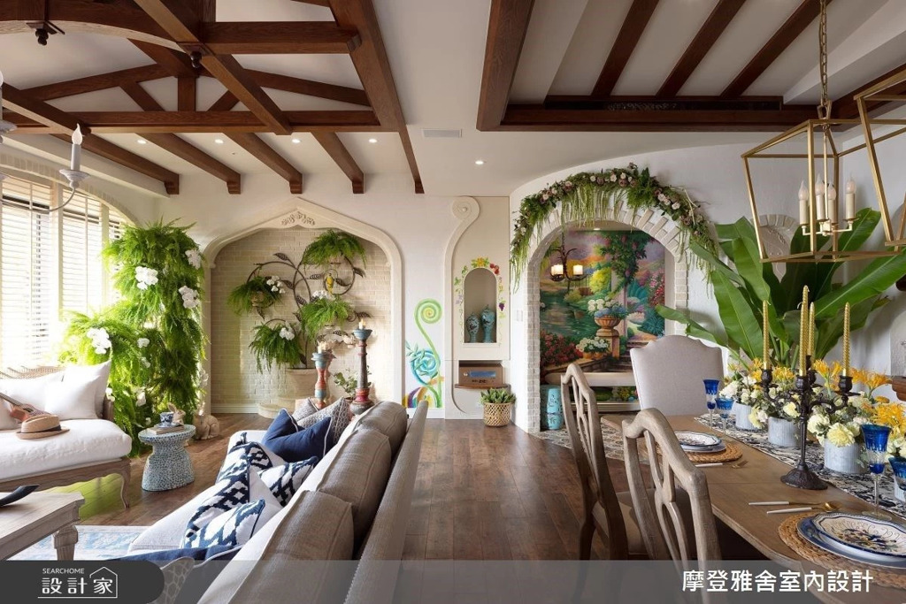 不僅是真實綠植，居家主牆亦可採用以綠色系為主的壁紙、油漆或彩繪，加深自然氣息。 (圖/設計家searchome)