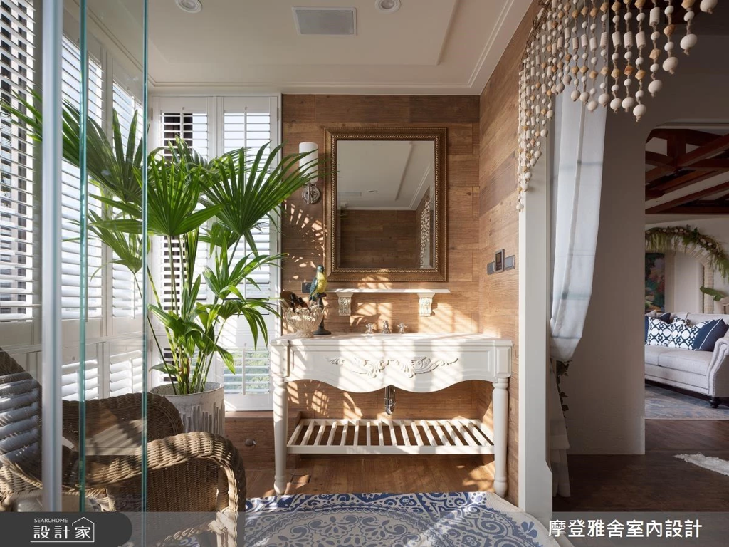 不僅是真實綠植，居家主牆亦可採用以綠色系為主的壁紙、油漆或彩繪，加深自然氣息。 (圖/設計家searchome)