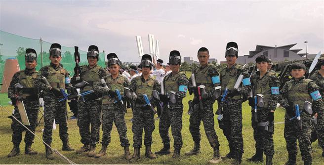 107年精神戰力專案教育，曾結合漆彈競技，舉辦「一漆衝鋒」比賽，最後由海軍陸戰隊奪冠。（政戰局提供）