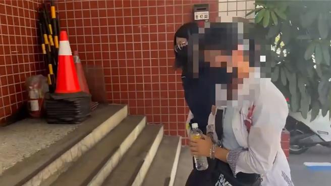 詐團假冒港星劉德華騙得林婦264萬，25日警方逮捕莊姓女車手。（三重警分局提供）
