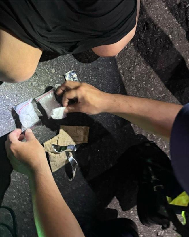 員警在徐女身上起出大量毒品海洛英及安非他命。（蘆洲警分局提供）