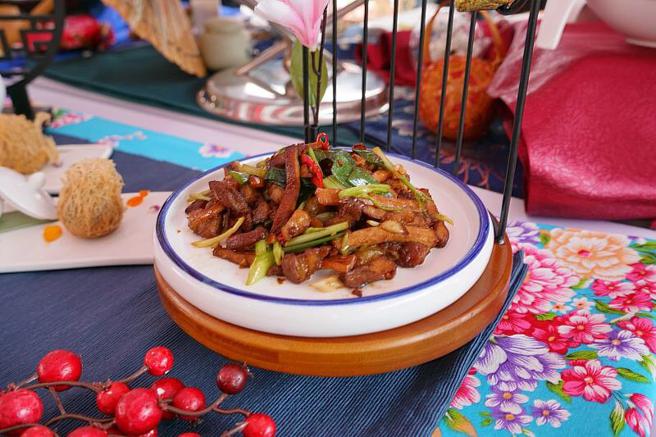 仙香饮食店于「2023全国客家小炒争霸赛」南区初赛冠军-客家小炒（图片来源：高雄市客委会提供）