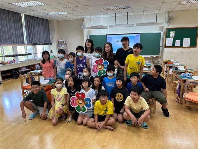 新竹市今年初与竹县及北北基桃宜苗组成北台区域发展委员会，联合启动「跨县市幸福保卫站计画」，由8县市与4大超商联合提供180万名孩子最即时的安全援助。（新竹市政府提供／陈育贤新竹传真）