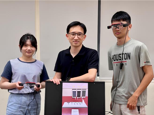 研发团队主成员(左至右)林柔伶同学、中央大学通讯系黄志炜教授、黄绍伦同学。（中央大学提供）
