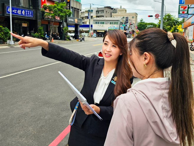 台庆不动产邱采瑄放弃几乎到手服务，劝退老客户不要卖房，从业18年，服务客户将心比心，让老客户10多年来都指名服务。照片提供：永庆房产集团