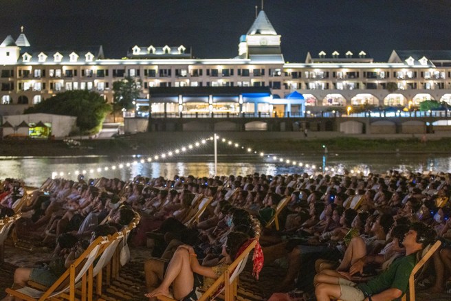 Skyline Film屋顶电影院6.28-7.7开播。(福容饭店提供)