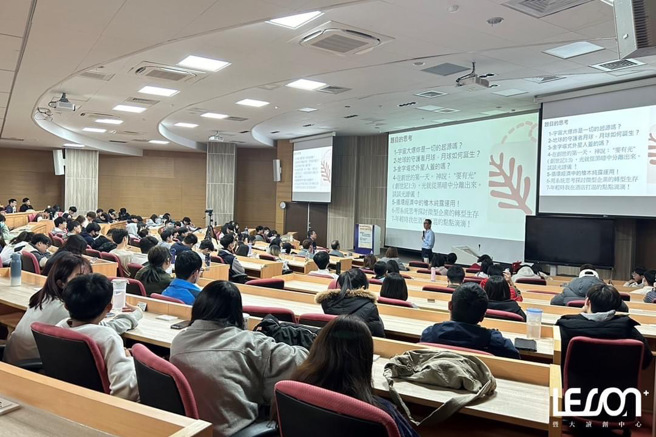 暨大育成中心创新思维讲座邀请顏昌隆授课座无虚席。(照片/暨南大学提供)