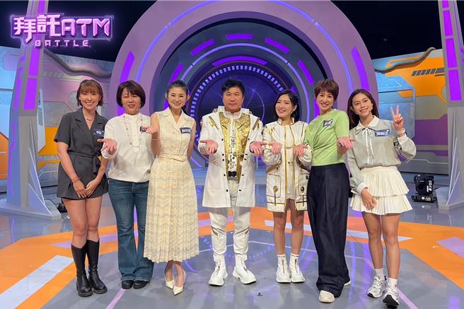 李懿（左起）、黄秋媖、苏宗怡、主持人胡瓜、主持人Sandra、夏嘉璐、张静汶分享与毛孩相处的经验。（TVBS提供）