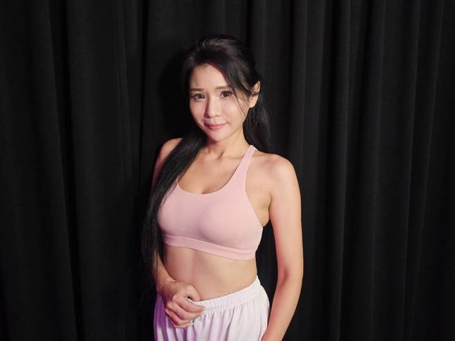 40岁女优仙儿嫒扛家计下海拍片。（游定刚拍摄）