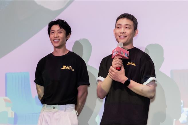 大陆影帝张译（右）和魏晨28日来台，亲自到两岸影展参与映前座谈与观眾互动。（王思颖摄）
