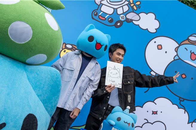 曾敬骅还亲手画了一张猫猫虫咖波。（INCEPTION启艺提供）