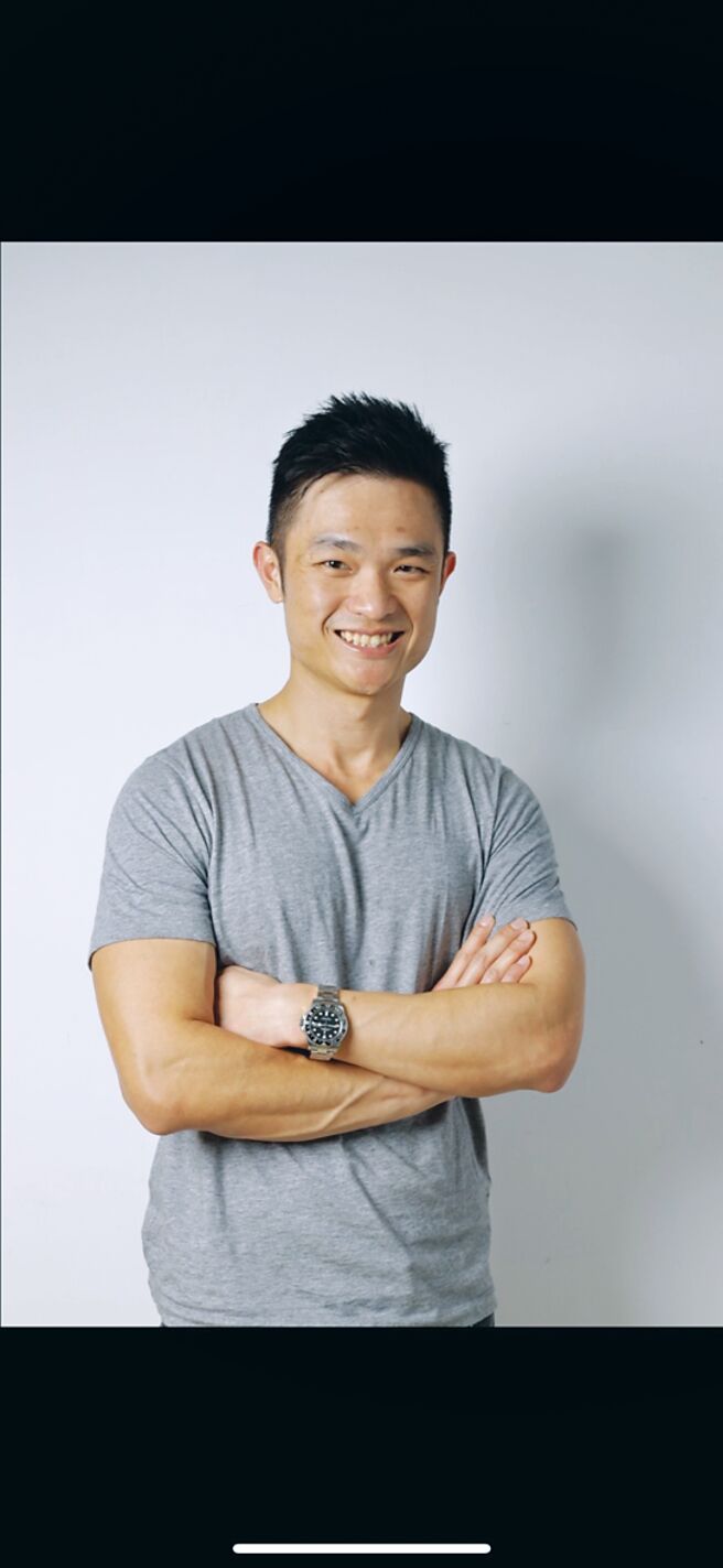 蒙恬科技执行副总蔡旻杰以Asteroom实境王（线上虚拟导览）软体应用服务，成功打进美国房地产线上鑑价市场。蔡旻杰也因此升任执行副总一职。他亦是董事长暨创办人蔡义泰的独子。图／业者提供