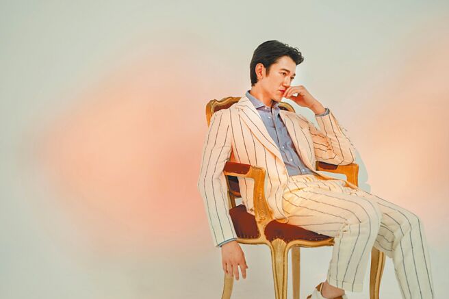 吳慷仁主演的電影《破浪男女》28日上映。（攝影／石智中、服裝／Brunello Cucinelli）