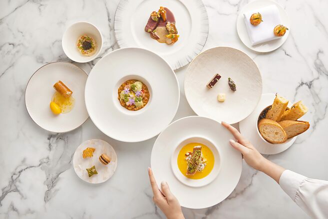 「LA FARFALLA」義式餐廳邀請「SENS」主廚吳定祐快閃客座，呈現8道佳餚佐搭5款佳釀的法餐饗宴。（台北艾麗希爾頓格芮精選酒店提供）