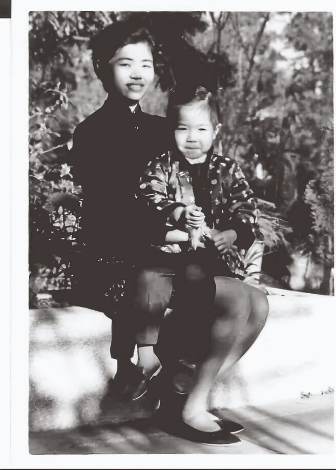 张慰慈从小与母亲关系紧张，透过书写，她希望身陷这个人生课题的读者都能走向和解之路。（张慰慈提供）