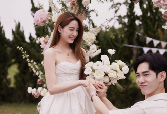 張書豪跪地求婚　歐陽妮妮點頭嫁了「Yes, we do！」