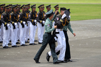 陸官校慶「中暑暈倒是草莓兵」？現役軍人揭真相抱不平