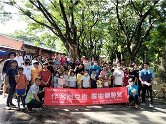 高雄「作客雨豆樹」活動火熱 攀樹、走繩趣味競賽齊登場