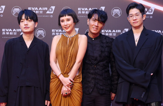 金曲35／客語歌手葉穎側邊挖空腰間全露 林沛蕎深V蕾絲超吸睛