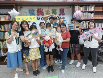 屏東家扶3名寄養兒畢業 微笑說再見祝福