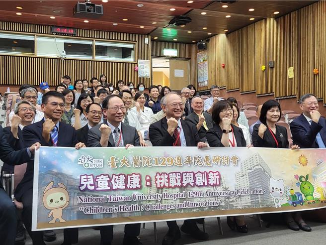 台大醫院院長吳明賢出席台大醫院129週年院慶研討會。（林周義攝）