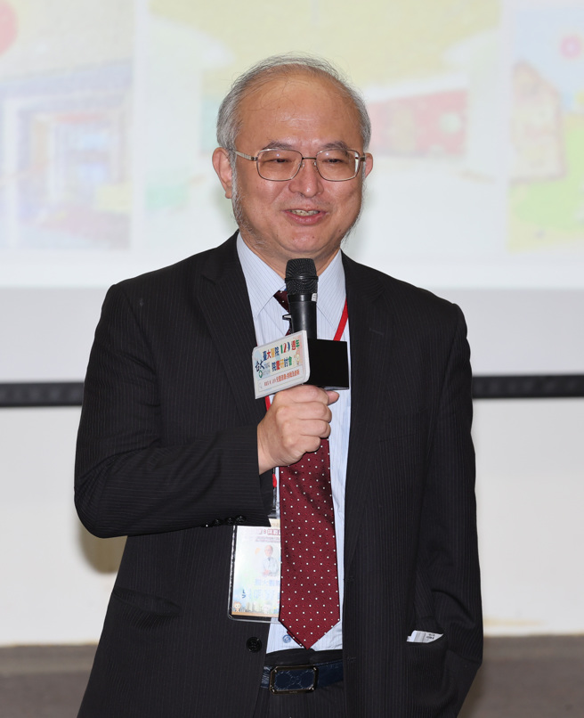 台大醫院29日舉辦129周年院慶研討會，探討「兒童健康的挑戰與創新」，院長吳明賢致詞勉勵院內同仁。（姚志平攝）