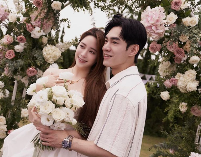 欧阳妮妮被男友张书豪求婚。（图／翻摄自IG）