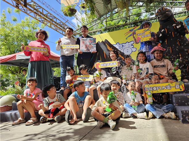 「阿缑弄青春」由《我是霸王龙20周年展》率先登场。（罗琦文摄）