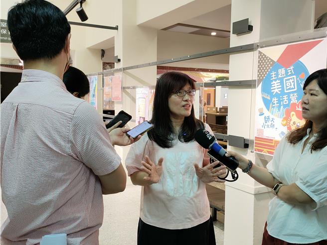 輔仁大學公共衛生學系副教授鄭其嘉向媒體說明「COVID-19疫情對大學生性慾望與性行為之影響」調查結果。（李侑珊攝）