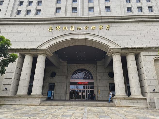 国军採购防弹背心，要求「抗弹纤维布」须为台湾制，不料厂商却涉嫌以陆制品交差。桃检日前声押军备局综合事务处理科林姓上校、3厂商，不过桃园地院将4人请回，是否抗告，检方仍在研议。（赖佑维摄）