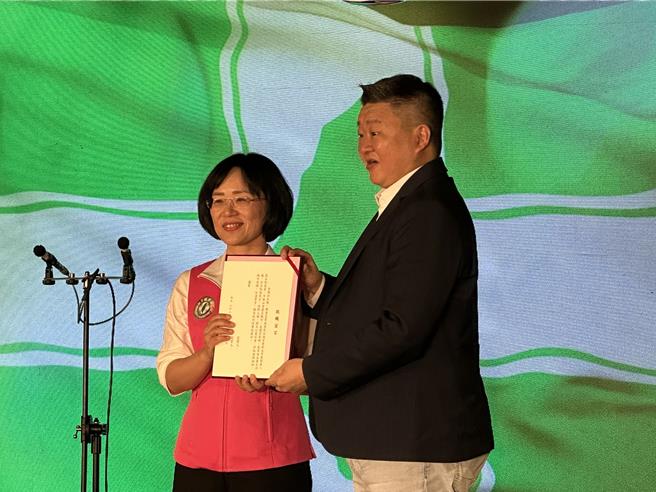 立委苏巧慧今（29）日宣誓就职第八届民进党新北市党部主委。（高钧麟摄）