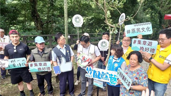 环境部112年源头减量及资源回收工作绩效考核成果，新竹县排6都之外全国第三名，推动绩效卓着，五峰乡公所夺得最佳进步奖。（新竹县政府提供／罗浚滨新竹传真）