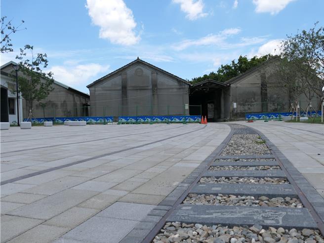 雲林縣政府去年接管北港糖廠倉庫群，29日縣文化觀光處表示將先進行其中4間倉庫及五分車環狀景觀規畫設計，成為與地方互動的銜接節點，進一步帶動北港鎮西側與水林鄉發展。（張朝欣攝）