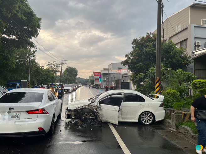 今29日下午17時51分許，新北市鶯歌區西湖街發生一起車禍。（圖／警方提供）