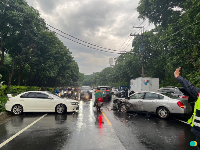 今29日下午17時51分許，新北市鶯歌區西湖街發生一起車禍。（圖／警方提供）