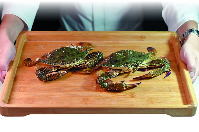 〈Li.nu〉湯品〈萃取．花蟹〉，是用台灣東北角青花蟹煮製。圖／姚舜