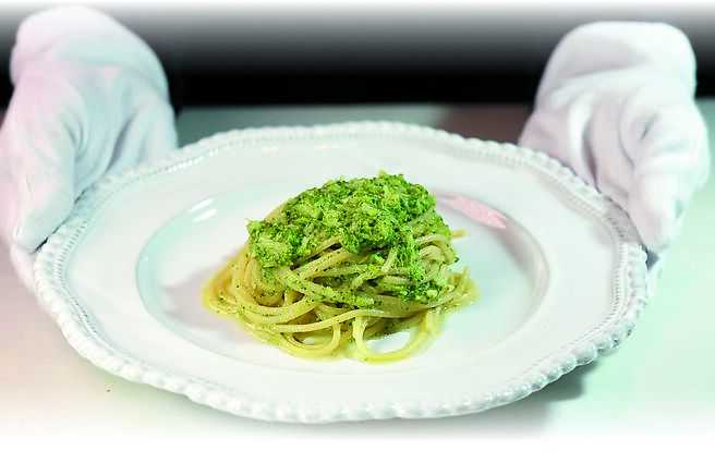 〈花苞．花椰菜〉是一Pasta，只使用花椰菜結合水、些許鹽與蒜蓉調味。圖／姚舜