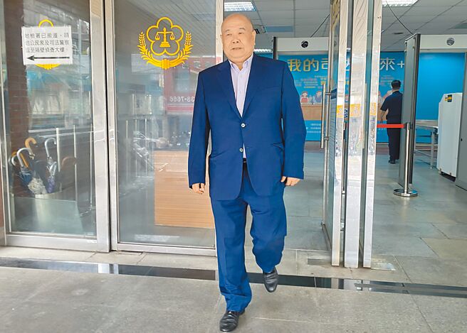 溫泉大亨陳仲明替郭台銘收購連署書，遭士院判刑2年，併科罰金5000萬元，緩刑5年。（本報資料照片）