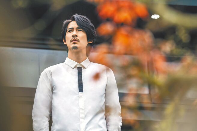 周渝民《车顶上的玄天上帝》（摘自周渝民脸书）