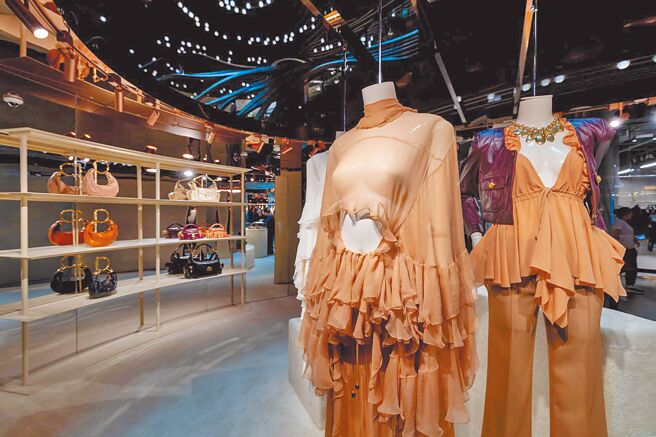 風格柔美又浪漫，Chemena Kamali讓Chloe再度「回春」。（Chloe提供）