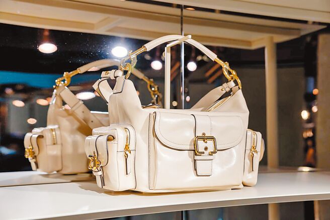 Camera Bag以其收納性和獨特外觀成為市場新寵。（Chloe提供）