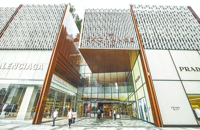 2023年底开幕的购物中心TRX广场，初试啼声便受到瞩目。（粘耿豪摄）