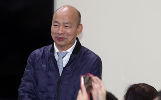 韓國瑜化身暖男為生病的「她」錄影打氣 洪孟楷讚1舉動細心