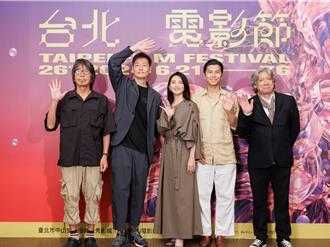 田中丽奈秀流利中文讚台湾人这能力非常强大！井浦新获举牌应援超害羞