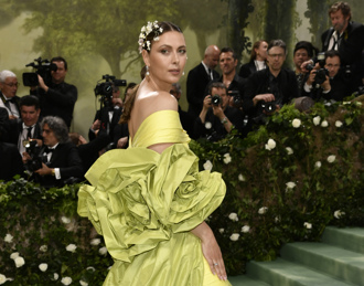 溫布頓》前女單冠軍莎娃、巴蒂帶家人返全英俱樂部 萌兒超可愛